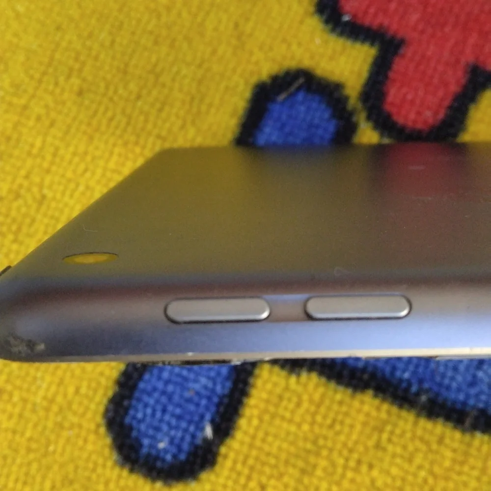 8th generation 2020 a2270 apple ipad broken screen..
